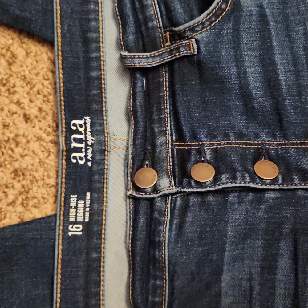 High Rise Jeans - Picture 3 of 3
